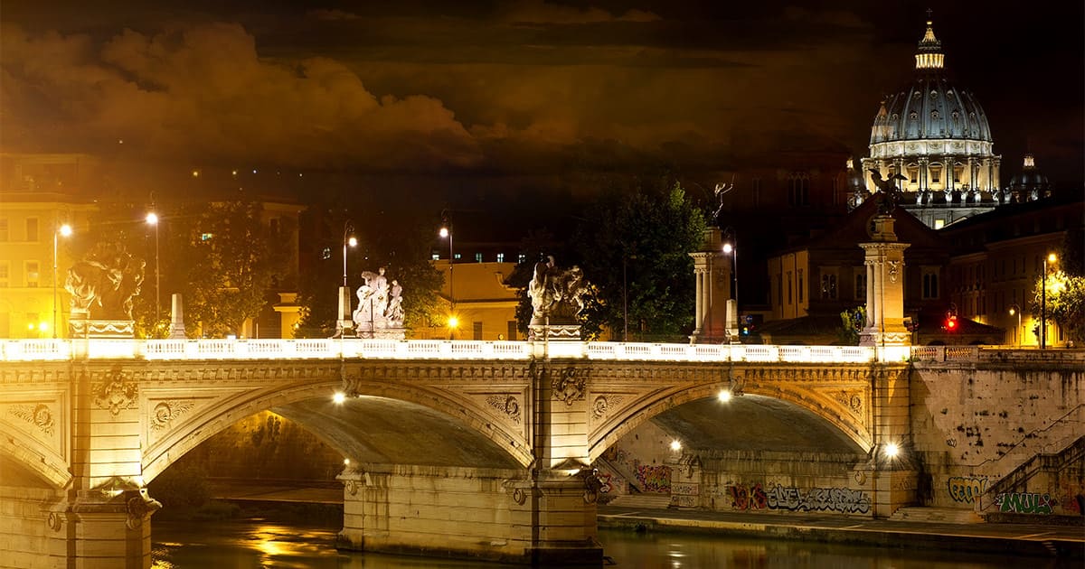Discover Rome by night